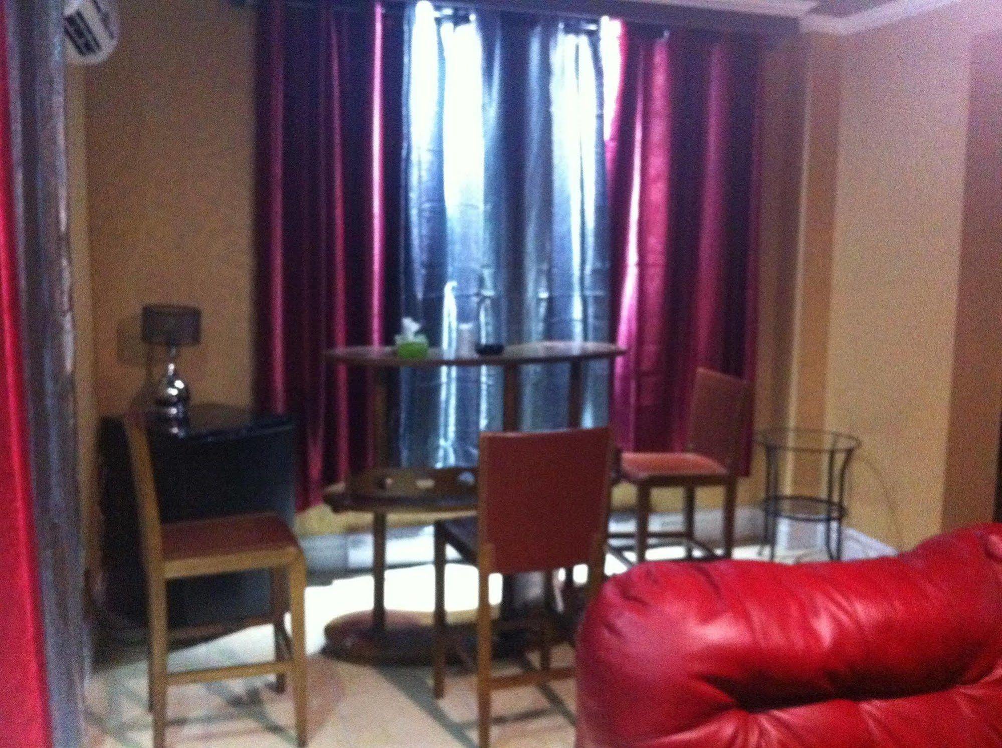 Chomedey Inn Laval Exteriér fotografie