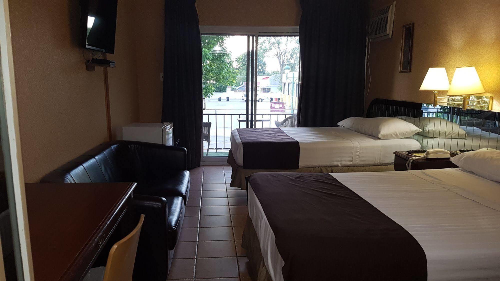 Chomedey Inn Laval Exteriér fotografie