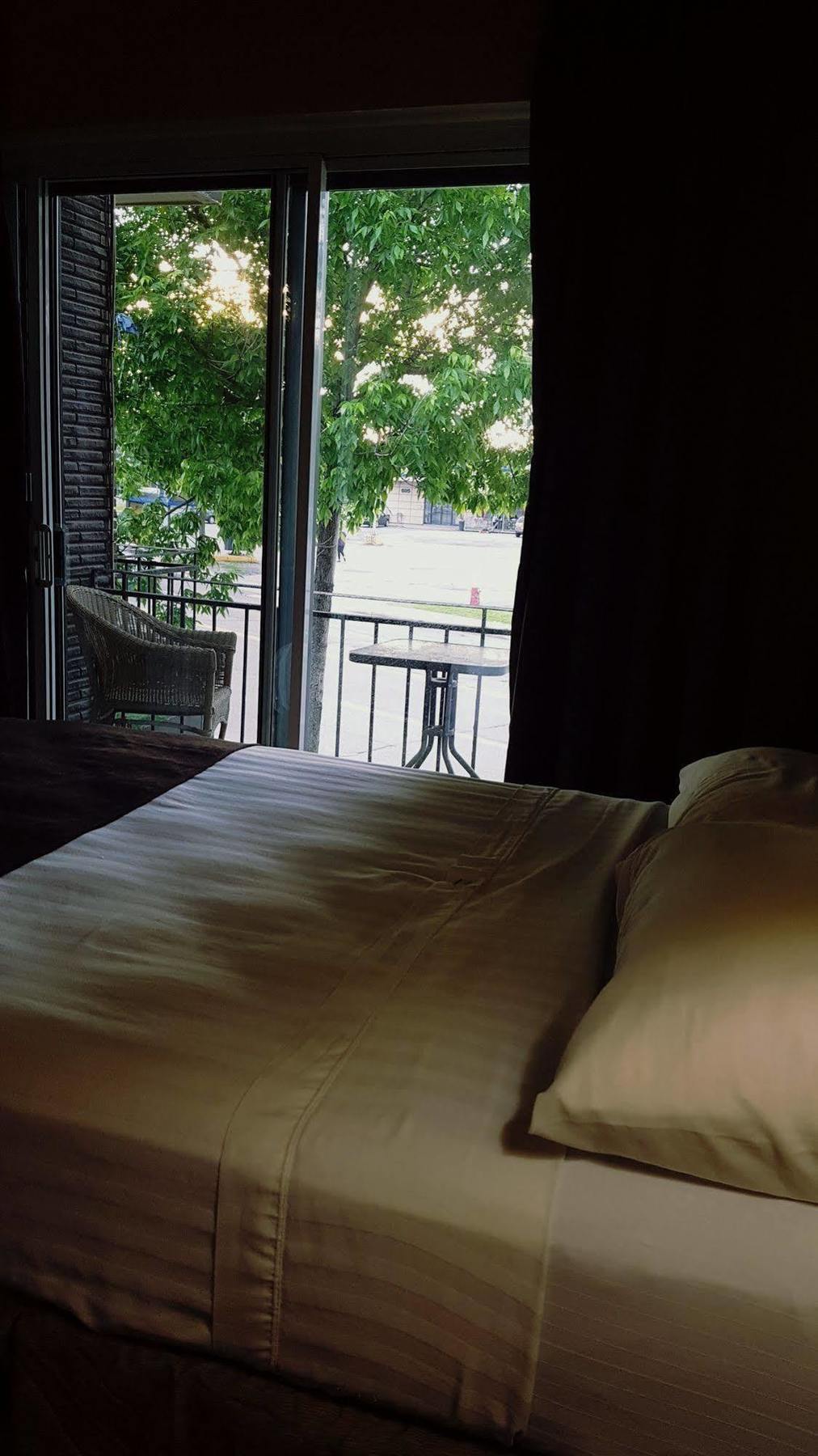 Chomedey Inn Laval Exteriér fotografie