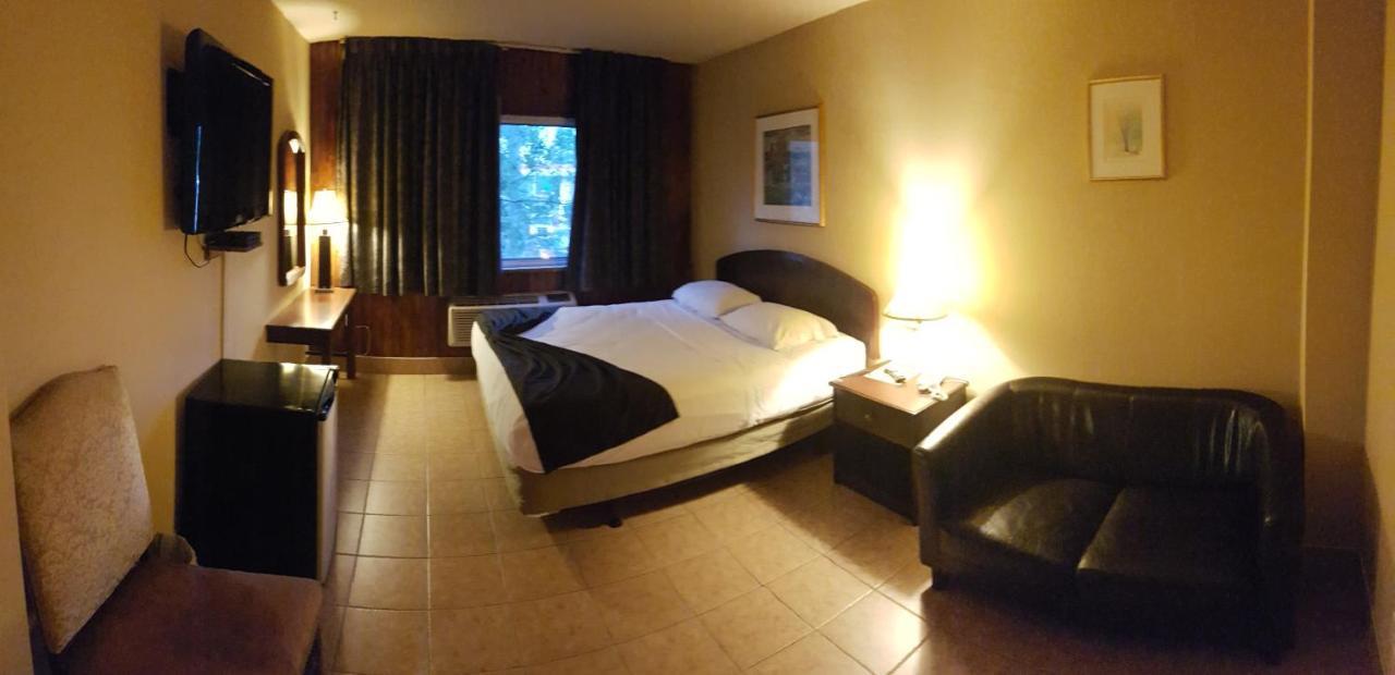 Chomedey Inn Laval Exteriér fotografie